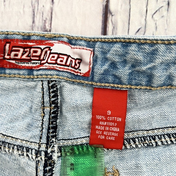 Lazer Jeans Junior Size 9 Distressed Denim Shorts Capri Light Wash Cotton - Picture 9 of 10